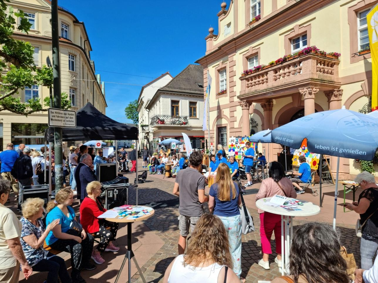 Many people in one marketplace