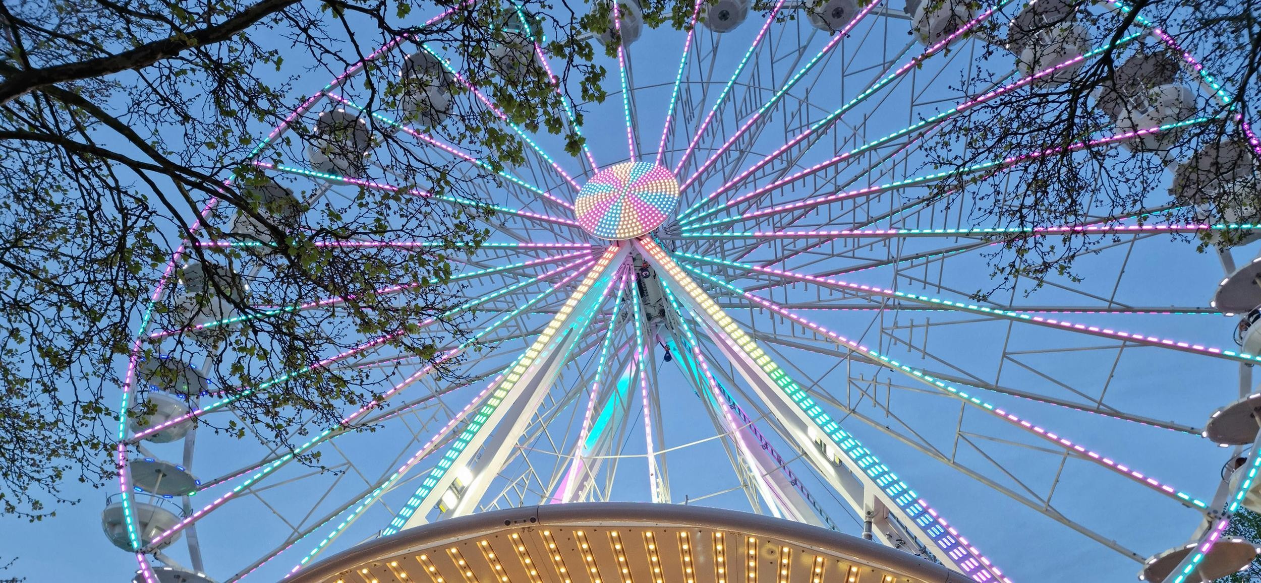 Riesenrad auf dem Jahrmarkt in Rastatt