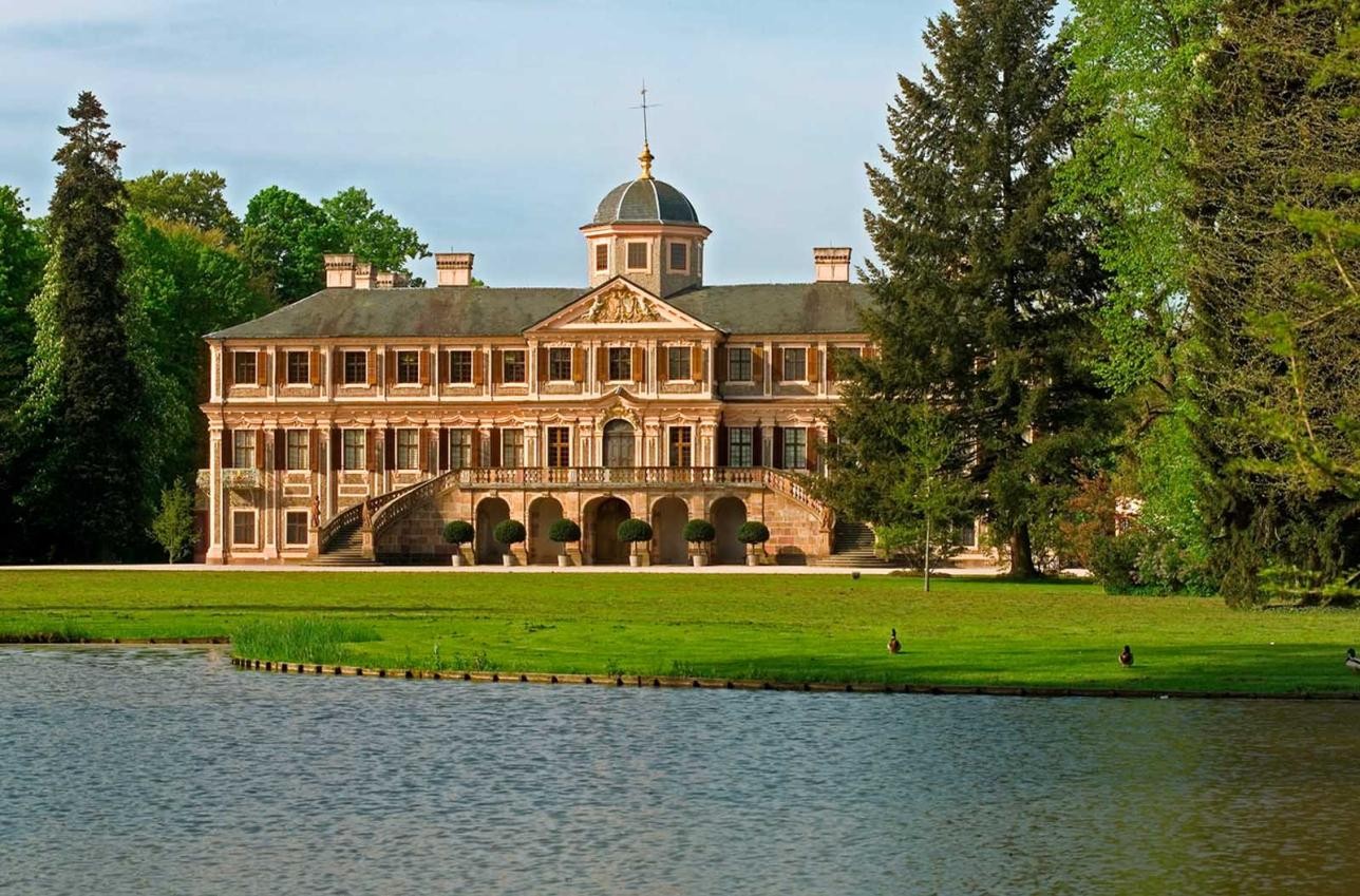 Favorite Palace with pond in the foreground