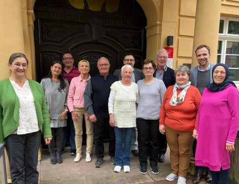 Die geehrten Mitarbeiter der Stadt Rastatt vor dem Rossi-Haus