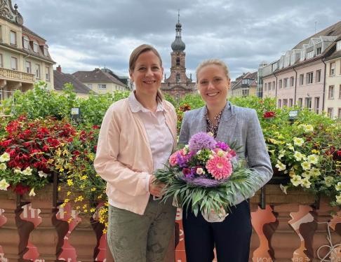 Caroline Luschy und Oberbürgermeisterin Monika Müller