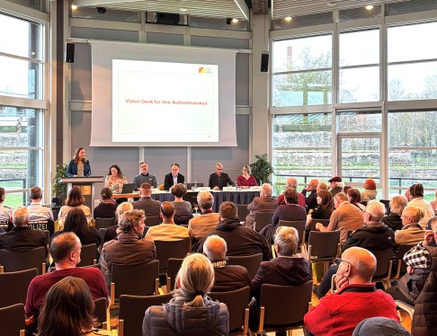 Rund 70 Interessierte besuchten die Infoveranstaltung zur Unterbringung von Geflüchteten.