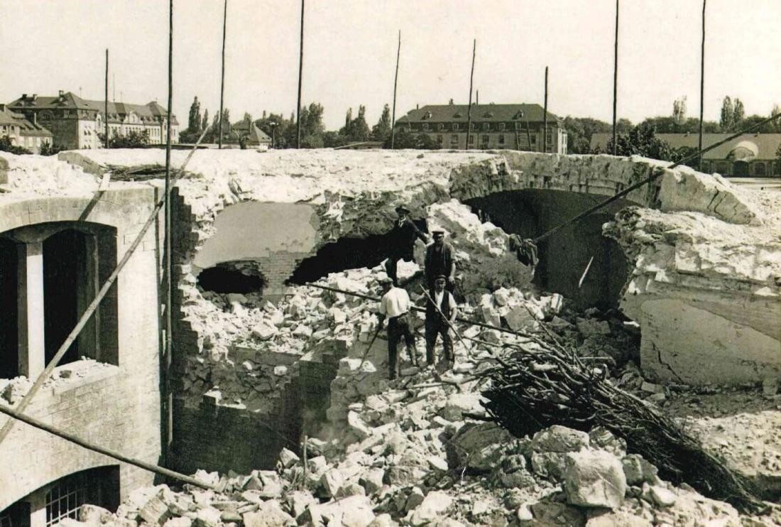 Photo of the demolition of the Ludwigsfeste fortress around 1900