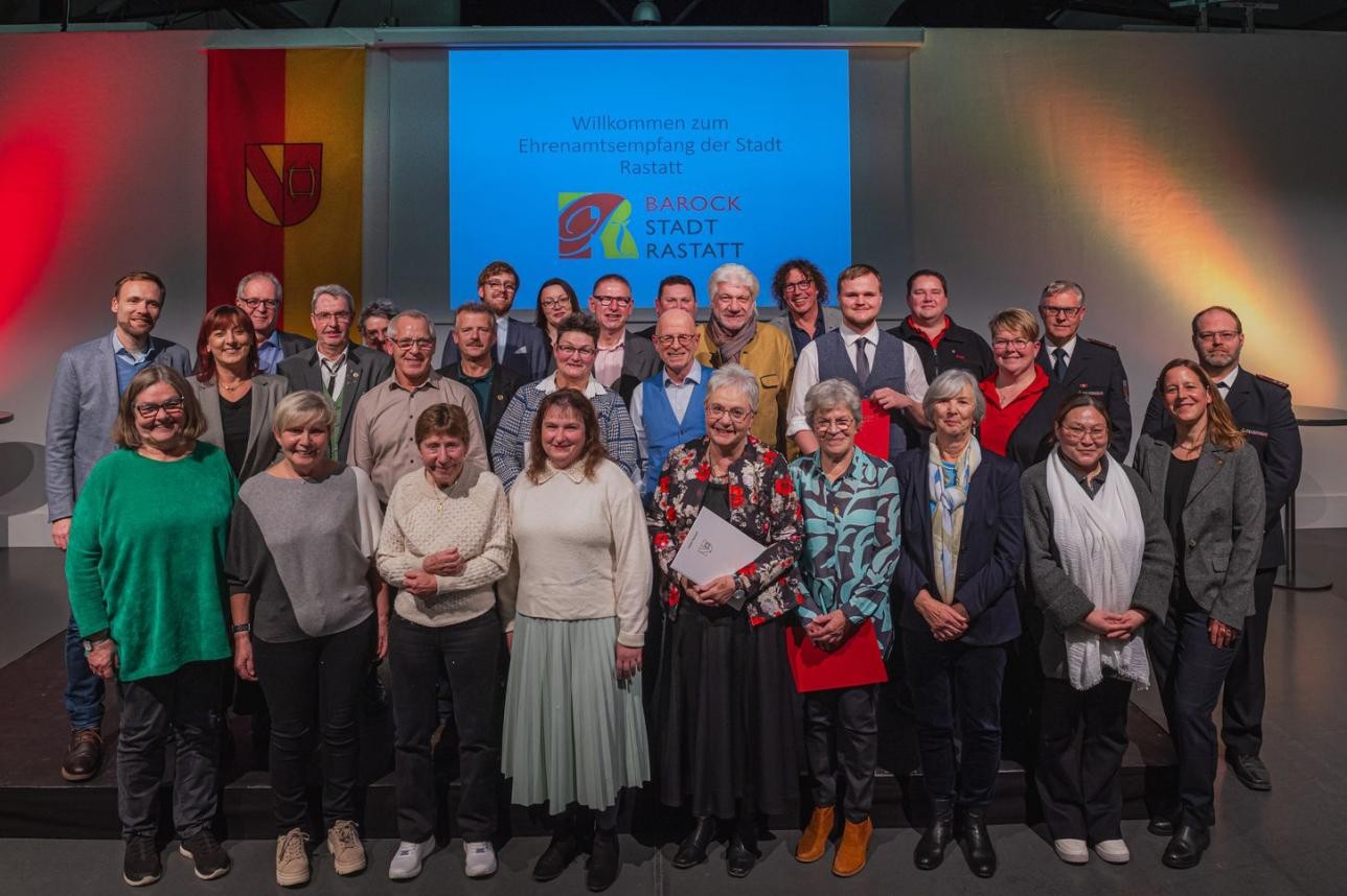 Photo de groupe avec les citoyens d'honneur