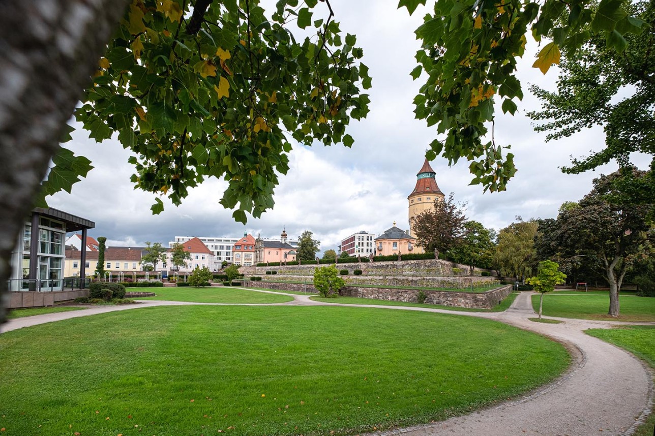 Espace vert Murgpark avec vue sur le château de la Pagode