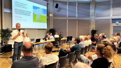Citizens at the information event on municipal heating planning