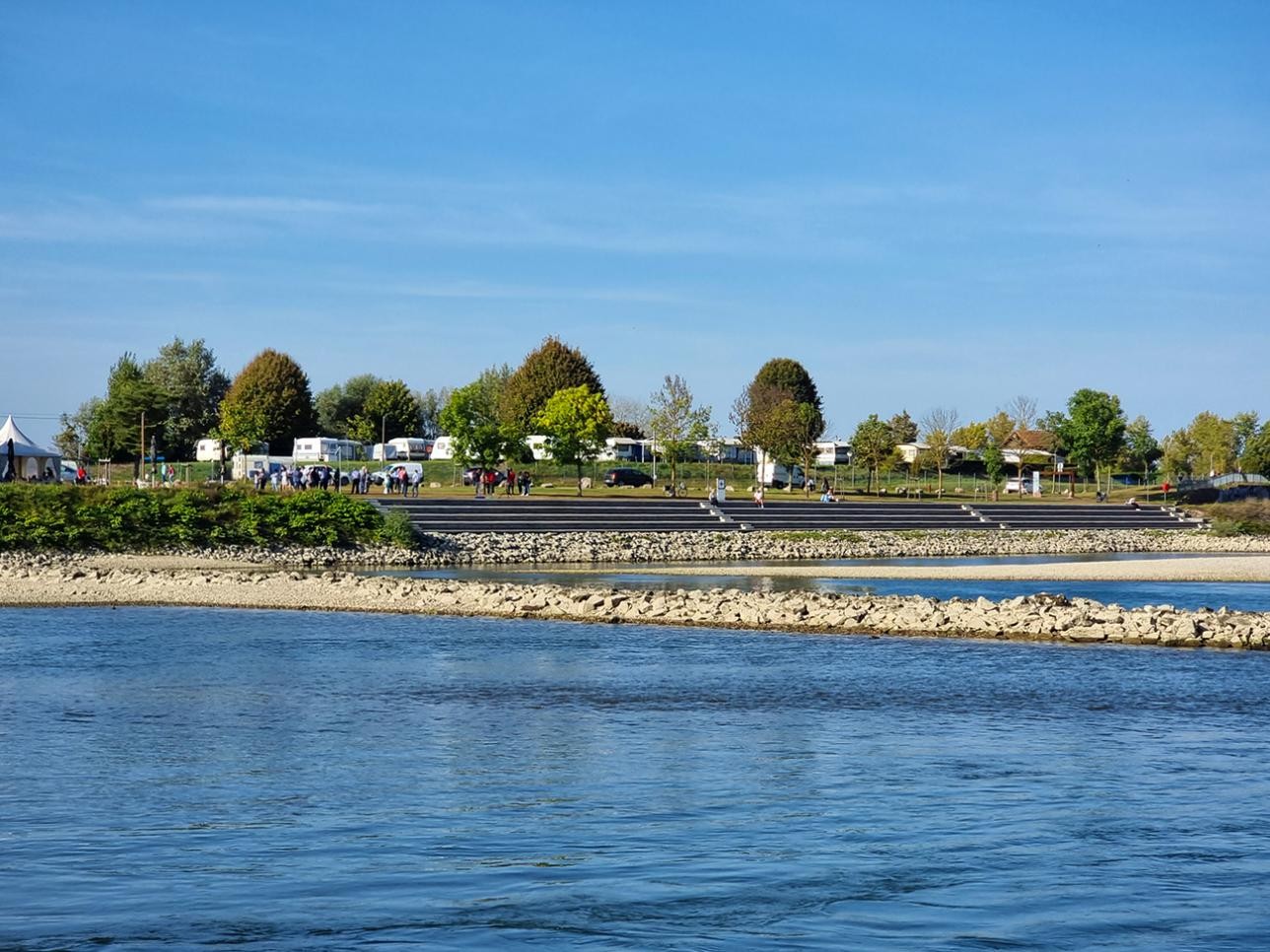 View from the Rhine to the French bank of the Rhine in Plittersdorf