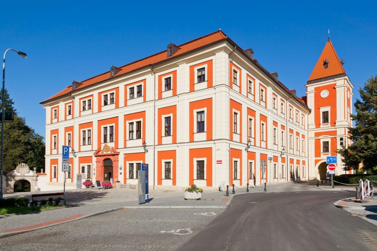 The castle in Ostrov from the outside, photo: Marek Vaneš.