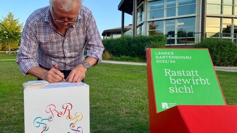 Citizen participates in the beer coaster campaign for the State Garden Show in Rastatt