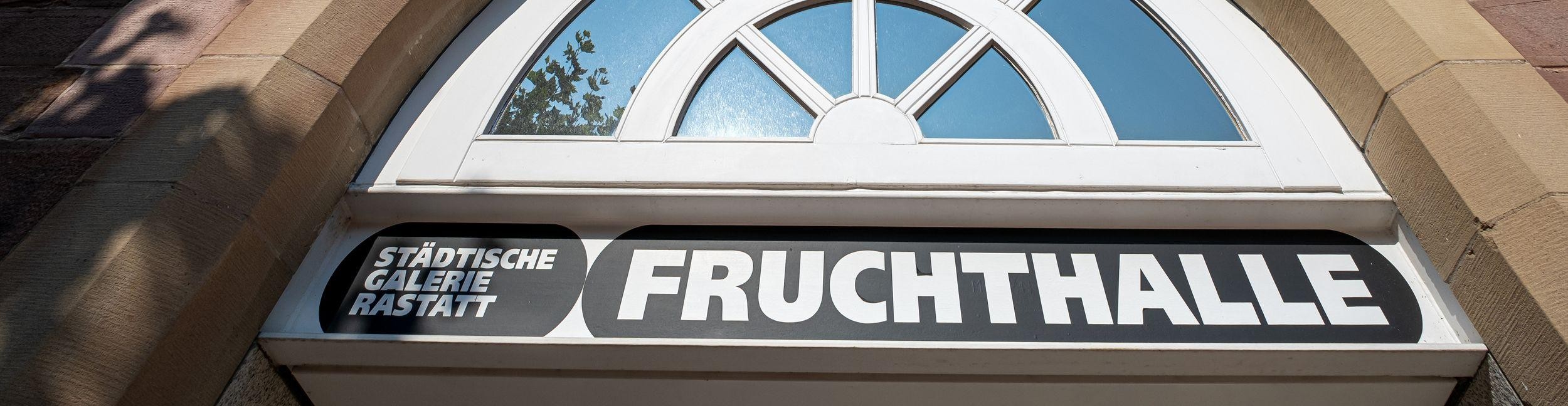 Lettering "Fruchthalle" above the entrance to the municipal gallery Fruchthalle Rastsattt.