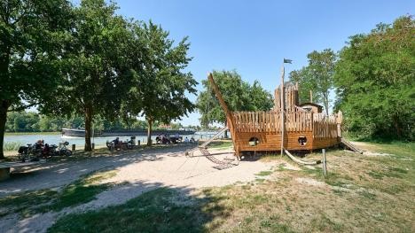 Pirate playground in Plittersdorf on the banks of the Rhine
