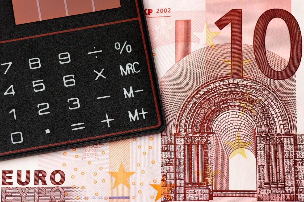 Calculator with banknote