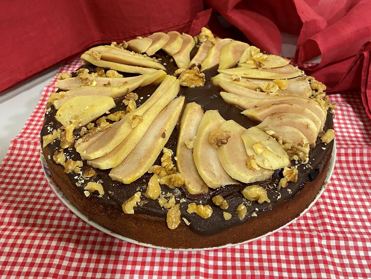 Birnenkuchen auf einem Tisch