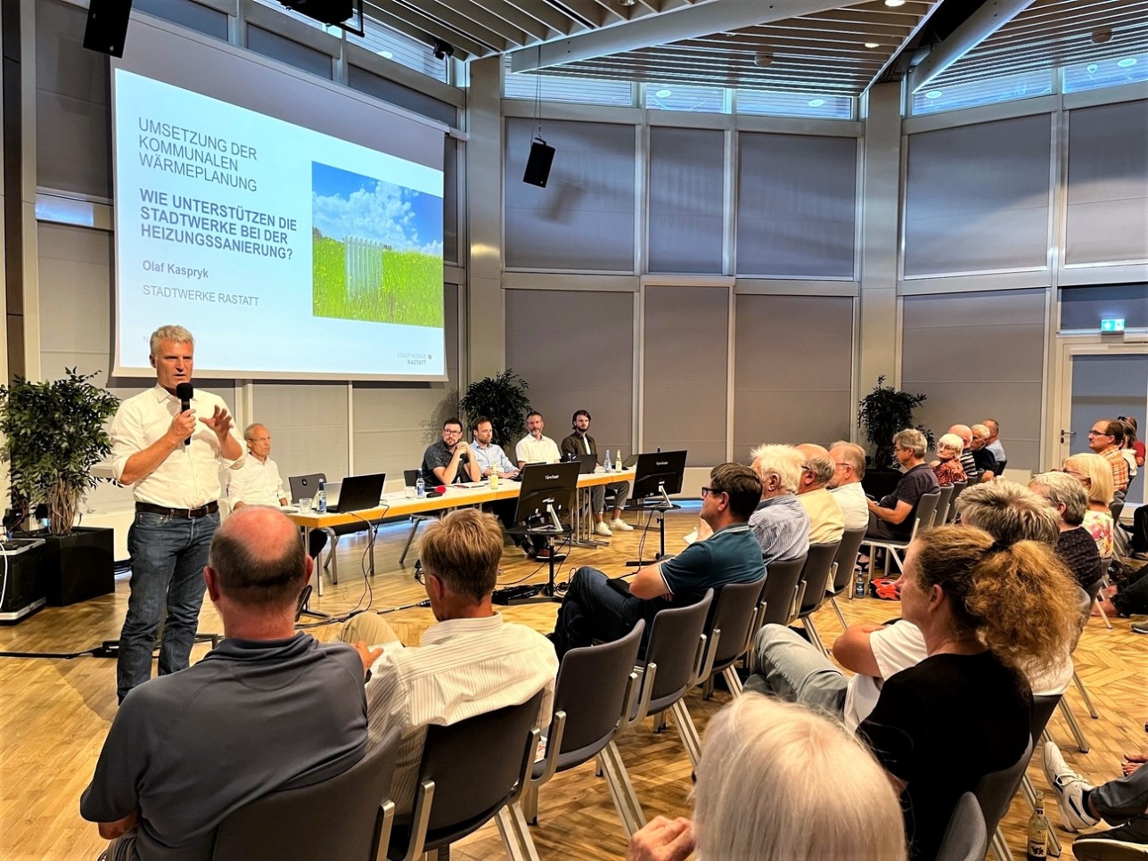 Infoveranstaltung kommunale Wärmeplanung. Foto: Stadt Rastatt/Heike Bornhäußer Bürgerinnen und Bürger bei der Infoveranstaltung zur kommunalen Wärmeplanung