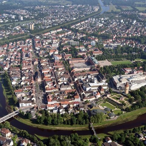 Luftaufnahme Innenstadt Rastatt mit Murg