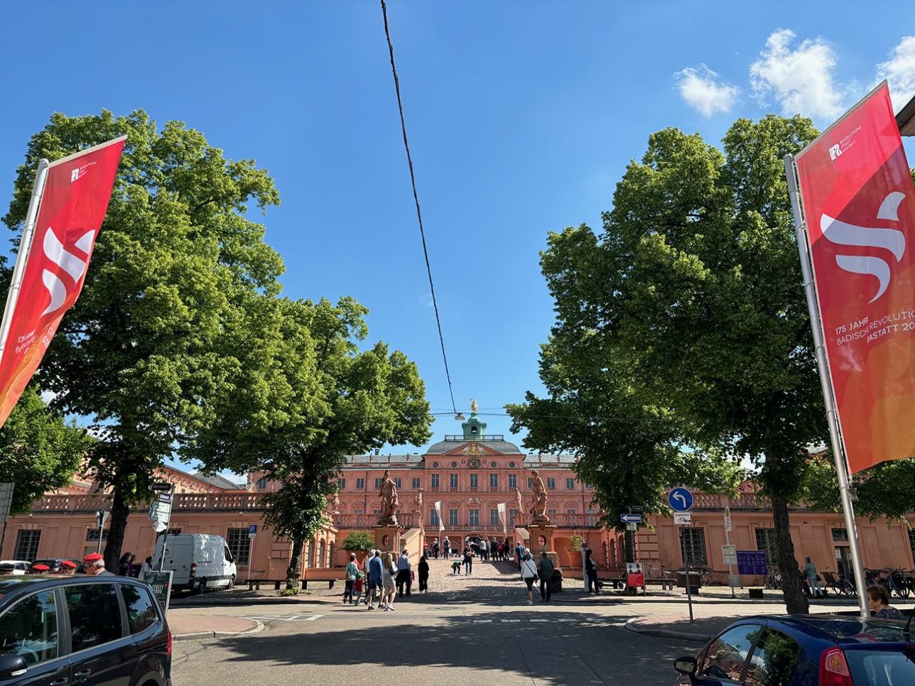 Schloss Rastatt. Blick aus der Schlossstraße auf das Schloss