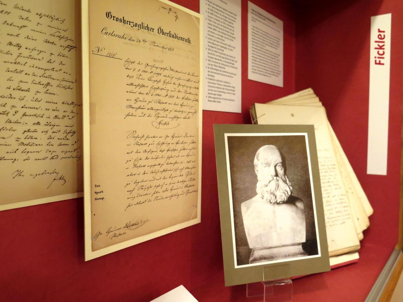 Inside information about the special exhibition "With top hat and shooting stick... The Rastatt Lyceum and the Baden Revolution" in the Historical Library Cube with historical explanations, event highlights and statements 