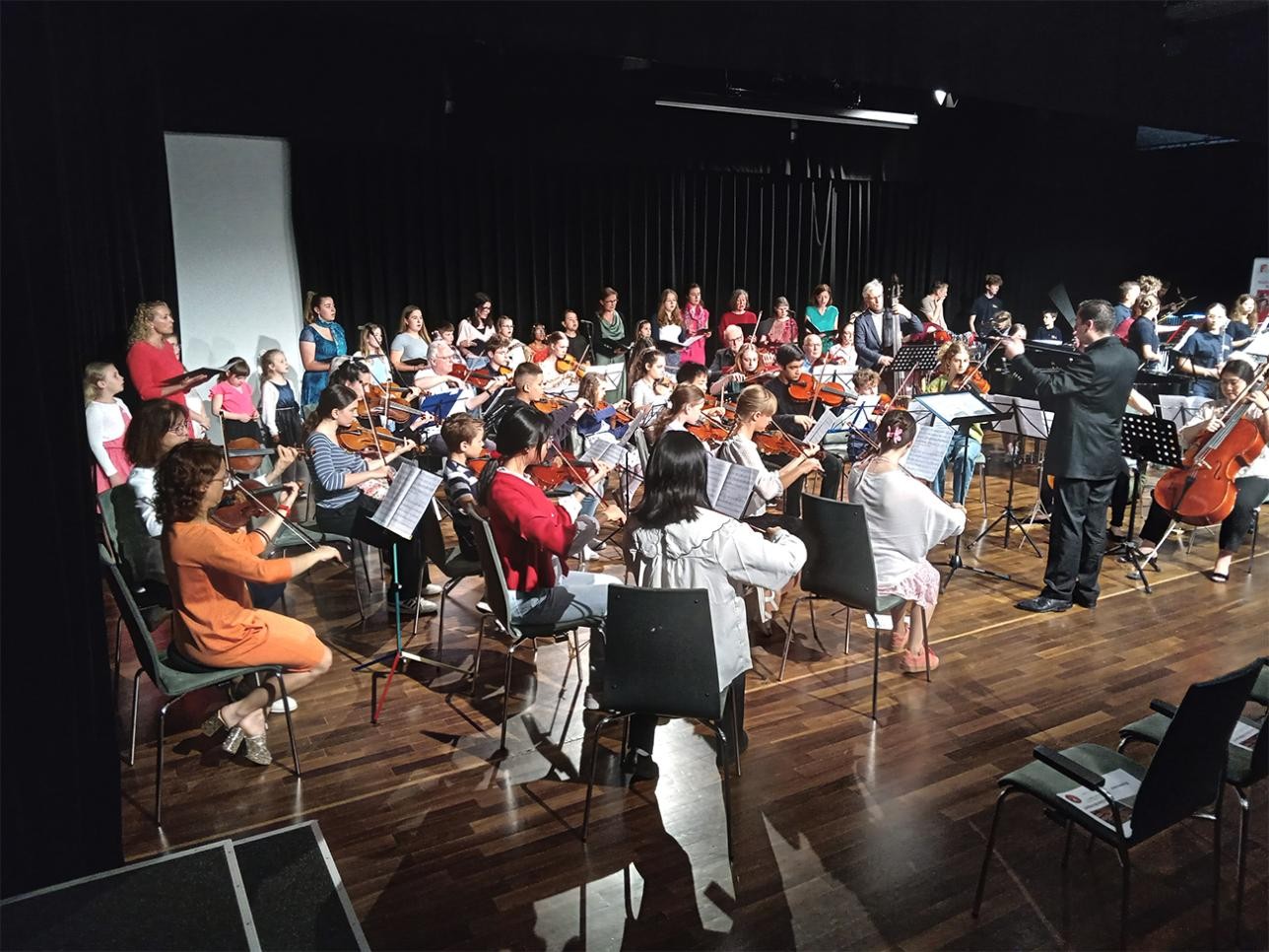 Des musiciens sur scène lors du concert familial de l'école de musique