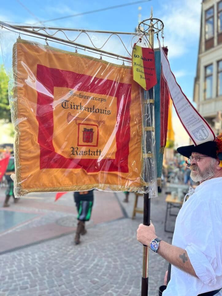 Fahne Fanfarencorps Türkenlouis