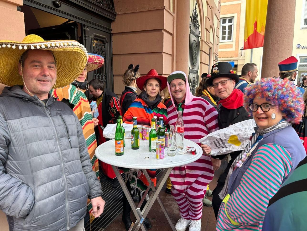 Narren vor dem Rathaus