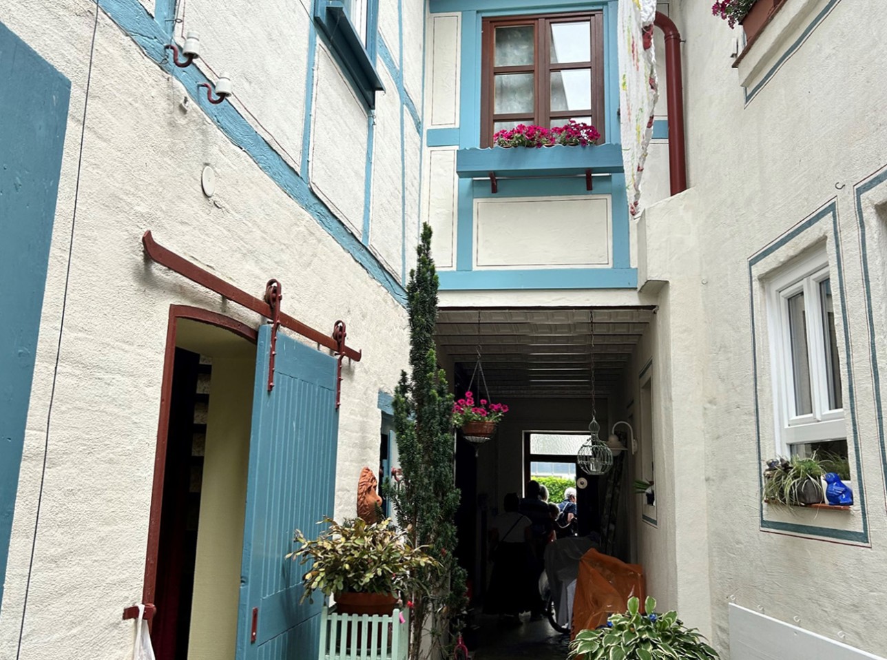 Viele Häuser in Rastatt haben versteckte Innenhöfe, wie die Führung am 17. Mai veranschaulicht. Foto: Stadt Rastatt/Tania Ruf