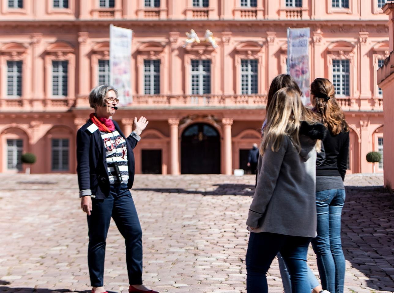 Bei den „Stadtführungen plus“ erhalten interessierte Teilnehmerinnen und Teilnehmer unter anderem Einblicke in die Empfangssäle der Rastatter Residenz. 