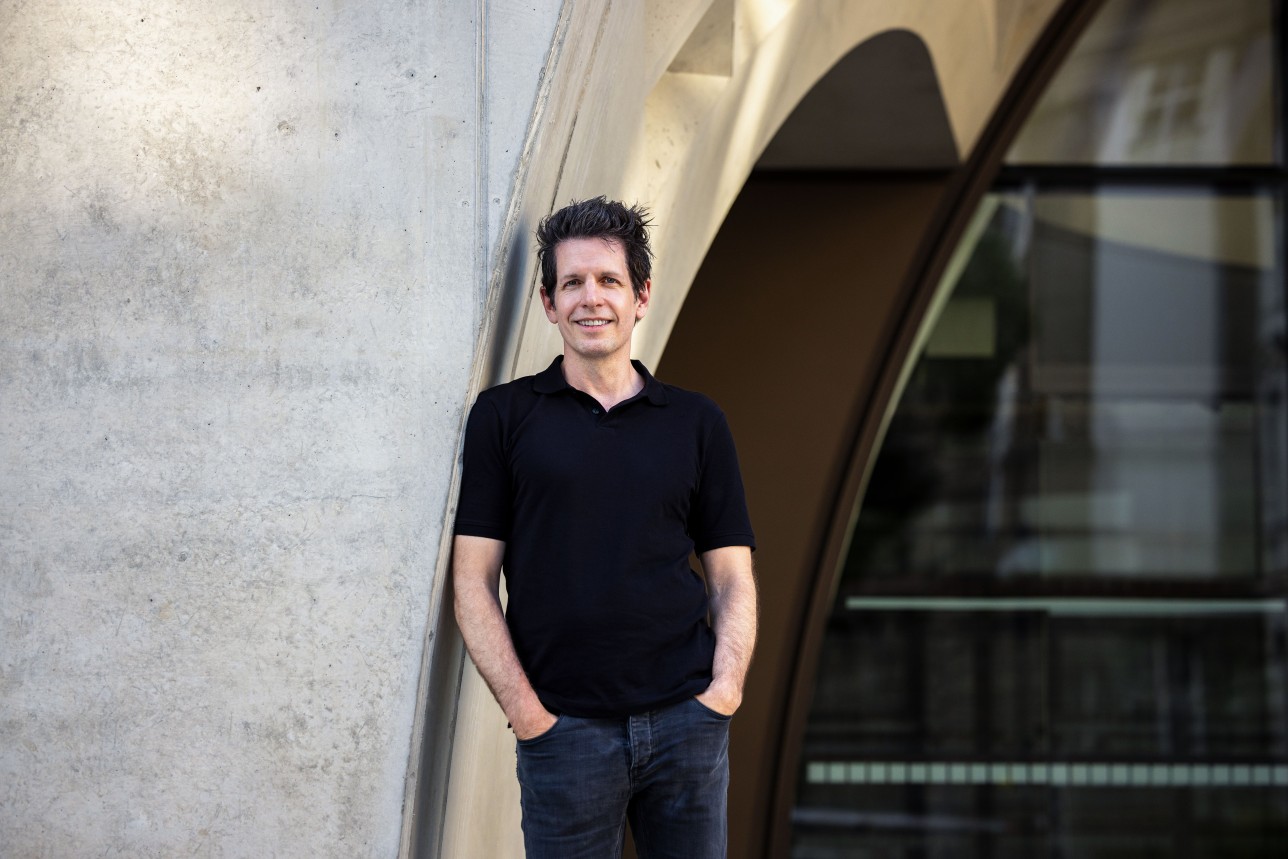 Der Medienwissenschaftler und Autor Prof. Dr. Martin Andree widmet sich bei der Matinee zum Tag der Deutschen Einheit dem Thema „Demokratie im digitalen Zeitalter“. Foto: florianlechner.com Der Medienwissenschaftler und Autor Prof. Dr. Martin Andree widmet sich bei der Matinee zum Tag der Deutschen Einheit dem Thema „Demokratie im digitalen Zeitalter“.