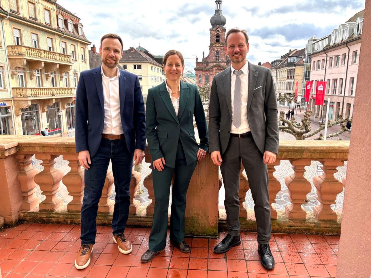 Erster Bürgermeister von Baden-Baden, Alexander Wieland, besuchte Oberbürgermeisterin Monika Müller und Ersten Bürgermeister Raphael Knoth in Rastatt. Foto: Stadt Rastatt/Isabelle Joyon Erster Bürgermeister von Baden-Baden, Alexander Wieland, besuchte Oberbürgermeisterin Monika Müller und Ersten Bürgermeister Raphael Knoth in Rastatt.