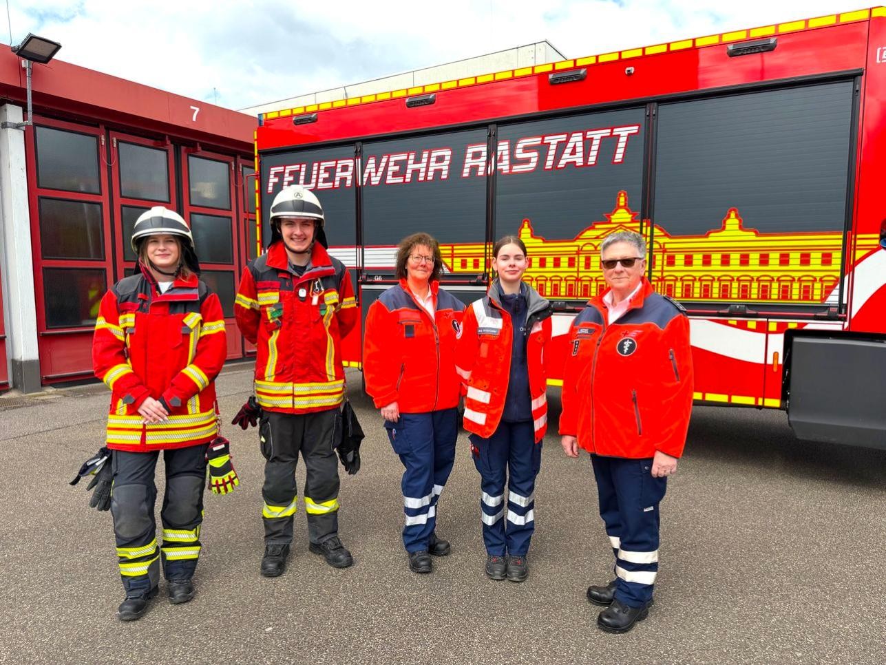 Feuerwehr, DRK, THW, Polizei und viele weitere Alltagshelden zeigen sich beim verkaufsoffenen Sonntag im Gewerbegebiet Ost. Foto: Stadt Rastatt Feuerwehr, DRK, THW, Polizei und viele weitere Alltagshelden zeigen sich beim verkaufsoffenen Sonntag im Gewerbegebiet Ost.