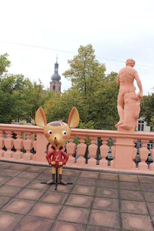 Gemeinsam mit Stadtmaus Ludwig können Familien am 3. Mai Rastatt erkunden. Foto: Stadt Rastatt. Stadtmaus Ludwig