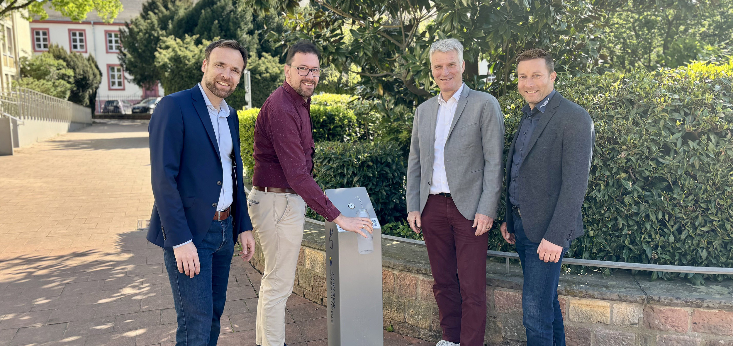 Innenstadtbeirat sitzt im Besprechungszimmer im Rathaus und diskutiert